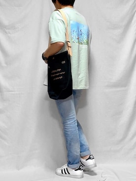 「anown（アノン）のFlower/art グラフィックカットソー【ファッションインフルエンサー uki×anown 限定コラボ】（Tシャツ/カットソー、グリーン系）」を使った、こーせさん（メンズ・174cm）の夏コーディネート