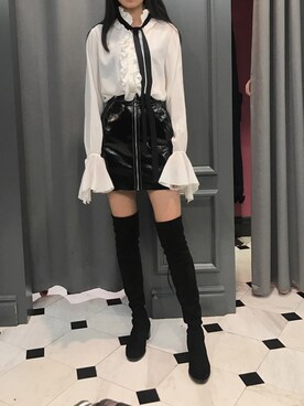 「Mo&Co.（モーアンドコー）のアイテム（シャツ/ブラウス、ホワイト系）」を使った、muuuuuumaさん（レディース）の冬コーディネート