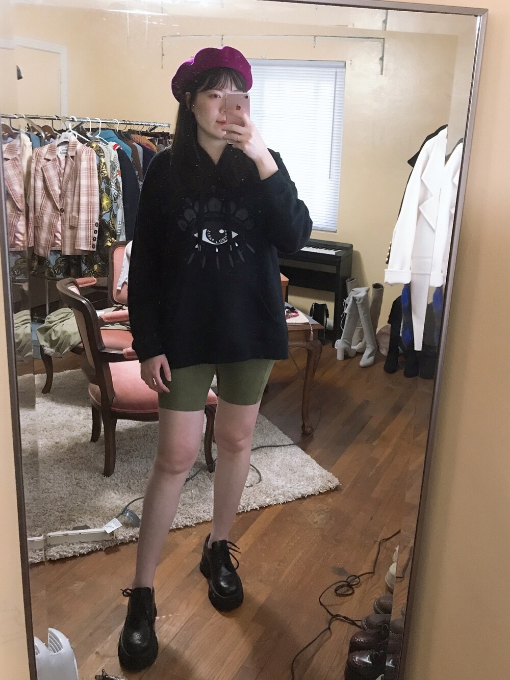 「LAULHERE 、KENZO、PRADA、lululemon」｜「KENZOのEye Relaxed Fit Hoodie（パーカー、ブラック系）」を使った、isabel_not_cuteさん（レディース・170cm）の秋コーディネートの1枚目の写真