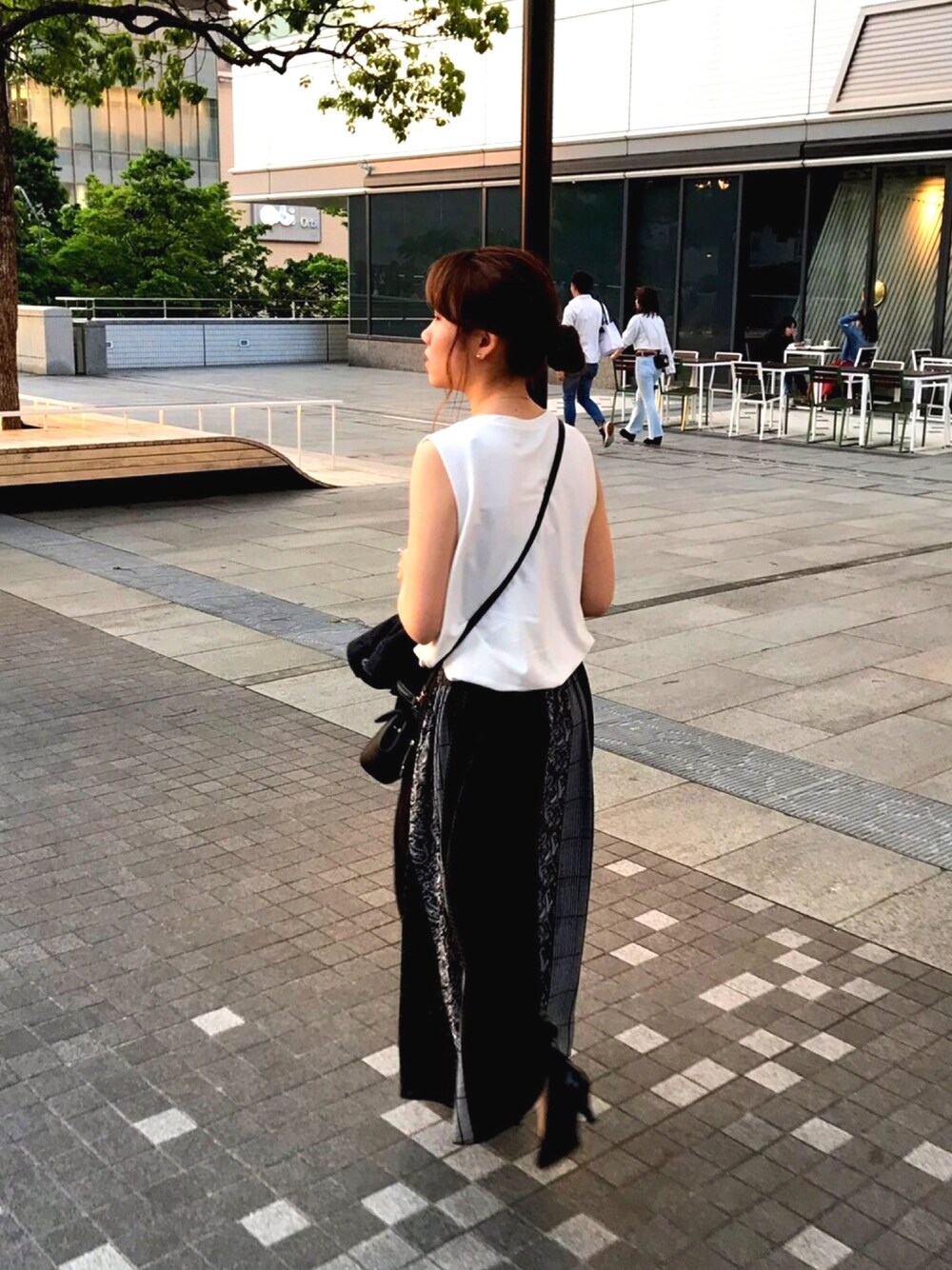 「シルバーアクセサリー、休日スタイル、春夏コーデ、おでかけ、横浜、黒」｜「JOURNAL STANDARDのアイテム（ワンピース/ドレス、ホワイト系）」を使った、SAーyaさん（レディース・156cm）の夏コーディネートの1枚目の写真