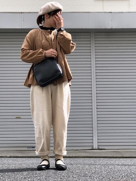 「ベージュ×ブラック」｜「アイテム（ハンチング/ベレー帽）」を使った、lomilomiさん（レディース・161cm）の春コーディネート