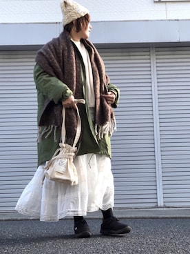 「白スカート」｜「アイテム（スウェット）」を使った、lomilomiさん（レディース・161cm）の冬コーディネート