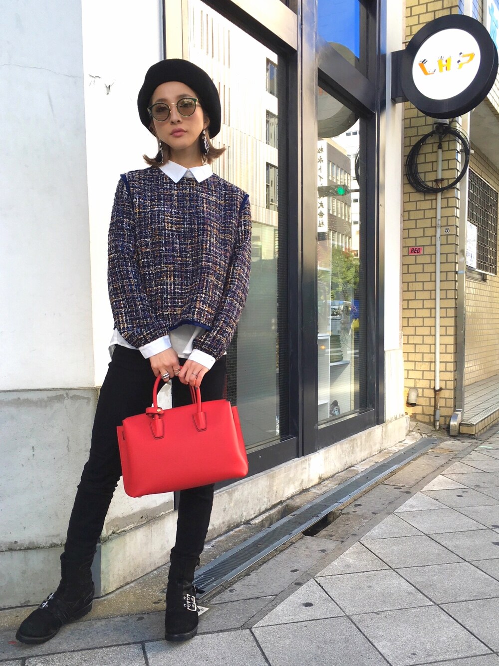 「ブーツ、ベレー帽、サングラス、LHP、ロンドン、黒スキニー、outfit、LHP大阪、sisterjane、LHPWOMENS」｜「Sister Janeのアイテム（シャツ/ブラウス、ブルー系）」を使った、hanae maruiさん（レディース・155cm）の冬コーディネートの1枚目の写真