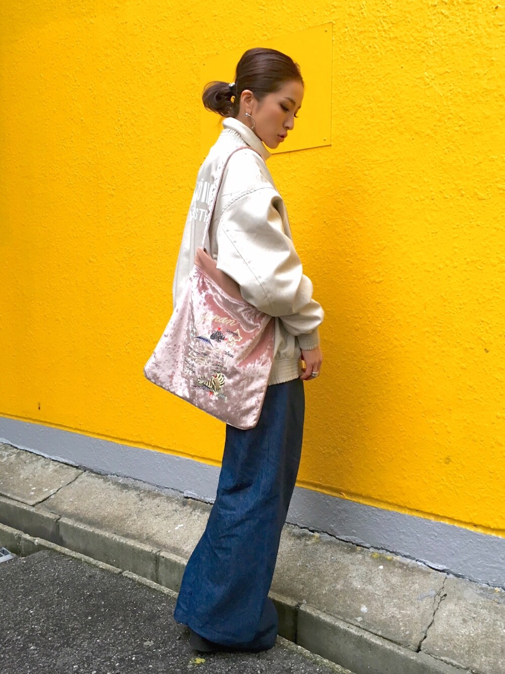 「デニム、ベージュ、LHP、ワイドパンツ、ootd、シンプルコーデ、春コーデ、LHP大阪、LHPWOMENS」｜「DANKE SCHONのDankeSchon/ダンケシェーン/Print Blouson（ブルゾン、ベージュ系）」を使った、hanae maruiさん（レディース・155cm）の春コーディネートの1枚目の写真