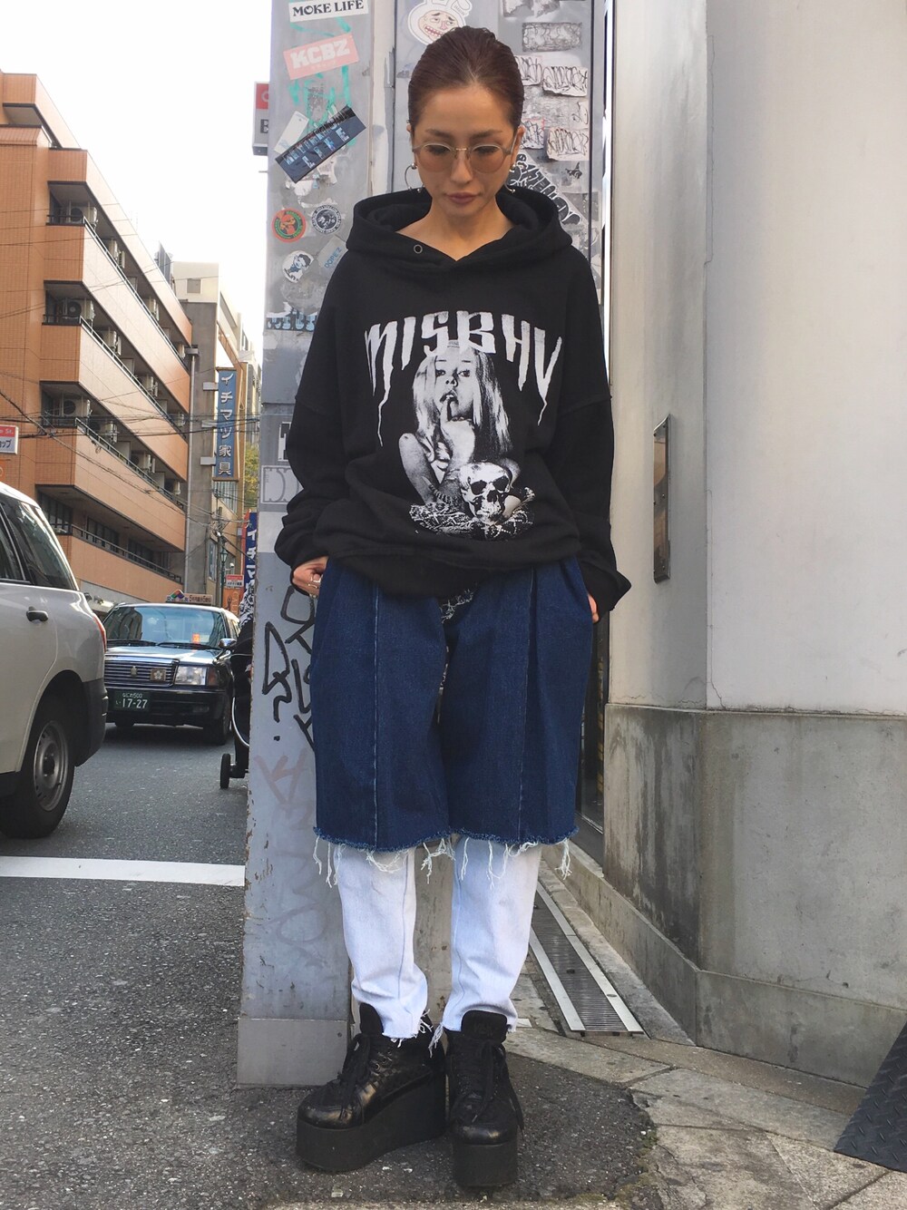 「デニム、パーカー、ビンテージ、LHP、春、春コーデ、LHP大阪、misbhv、ワイドデニム、LHPWOMENS」｜「A.D.S.R.のADSR/エーディーエスアール/SATCHMO（サングラス、グリーン系）」を使った、hanae maruiさん（レディース・155cm）の春コーディネートの1枚目の写真