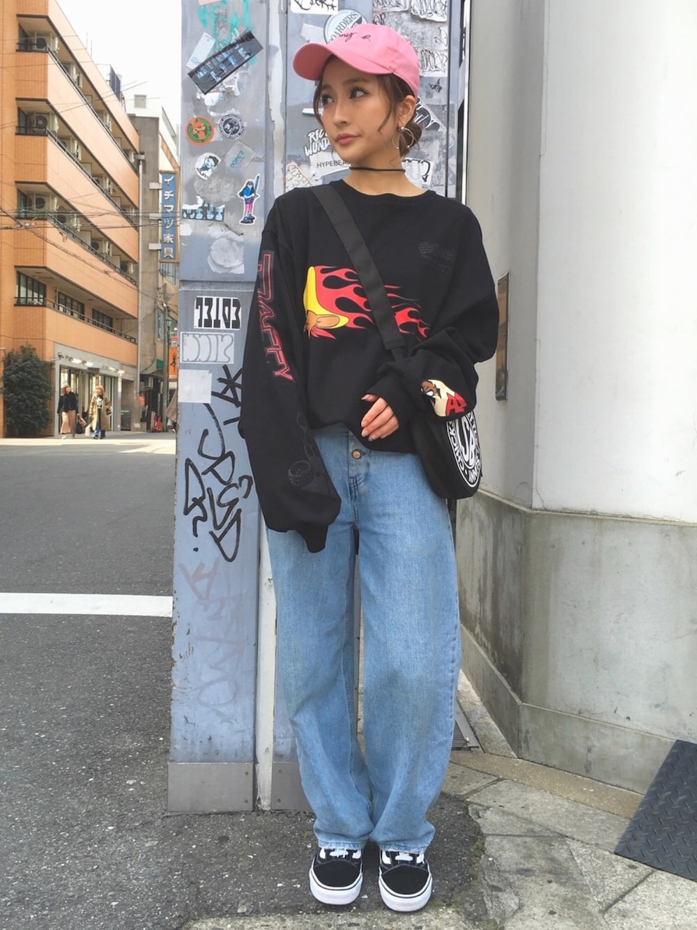 「はるコーデ、パンツスタイル、ラフ、spring、fashion、outfit、ワイドデニム、LHP、little sunny bite、LHP大阪」｜「Little sunny biteのLittleSunnyBite/リトルサニーバイト/Speady Gonzales L/S T-Shirts（Tシャツ/カットソー、ブラック系）」を使った、hanae maruiさん（レディース・155cm）の春コーディネートの1枚目の写真