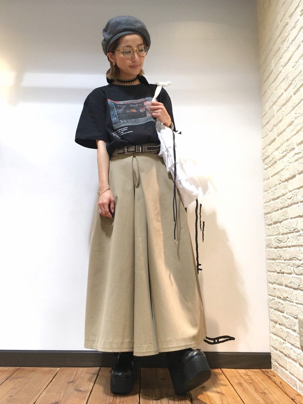 「カジュアル、雨の日コーデ、オトナカジュアル、fashion、黒、ベレー帽、ベレー帽×メガネ、ベージュ、LHP、LHP大阪」｜「PATRIOTのアイテム（Tシャツ/カットソー、ブラック系）」を使った、hanae maruiさん（レディース・155cm）の夏コーディネートの1枚目の写真
