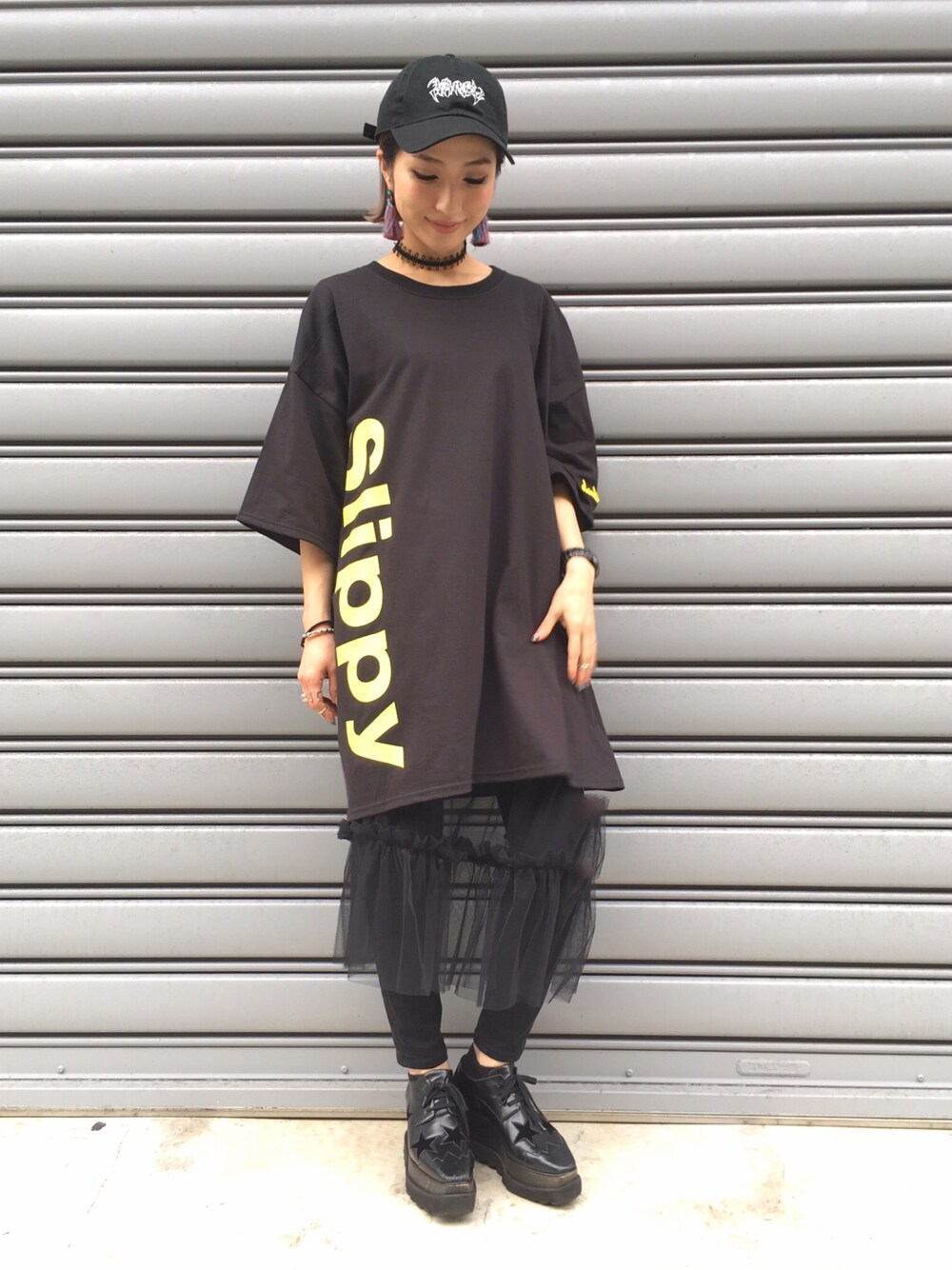「夏コーデ、シンプル、ラクチンコーデ、ラフ、ゆるコーデ、シースルー、ブラック、LHP、レイヤードスタイル、ビッグシルエット」｜「KaneZのKaneZ/ケインズ/HARDY CAP（キャップ、ホワイト系）」を使った、hanae maruiさん（レディース・155cm）の夏コーディネートの1枚目の写真