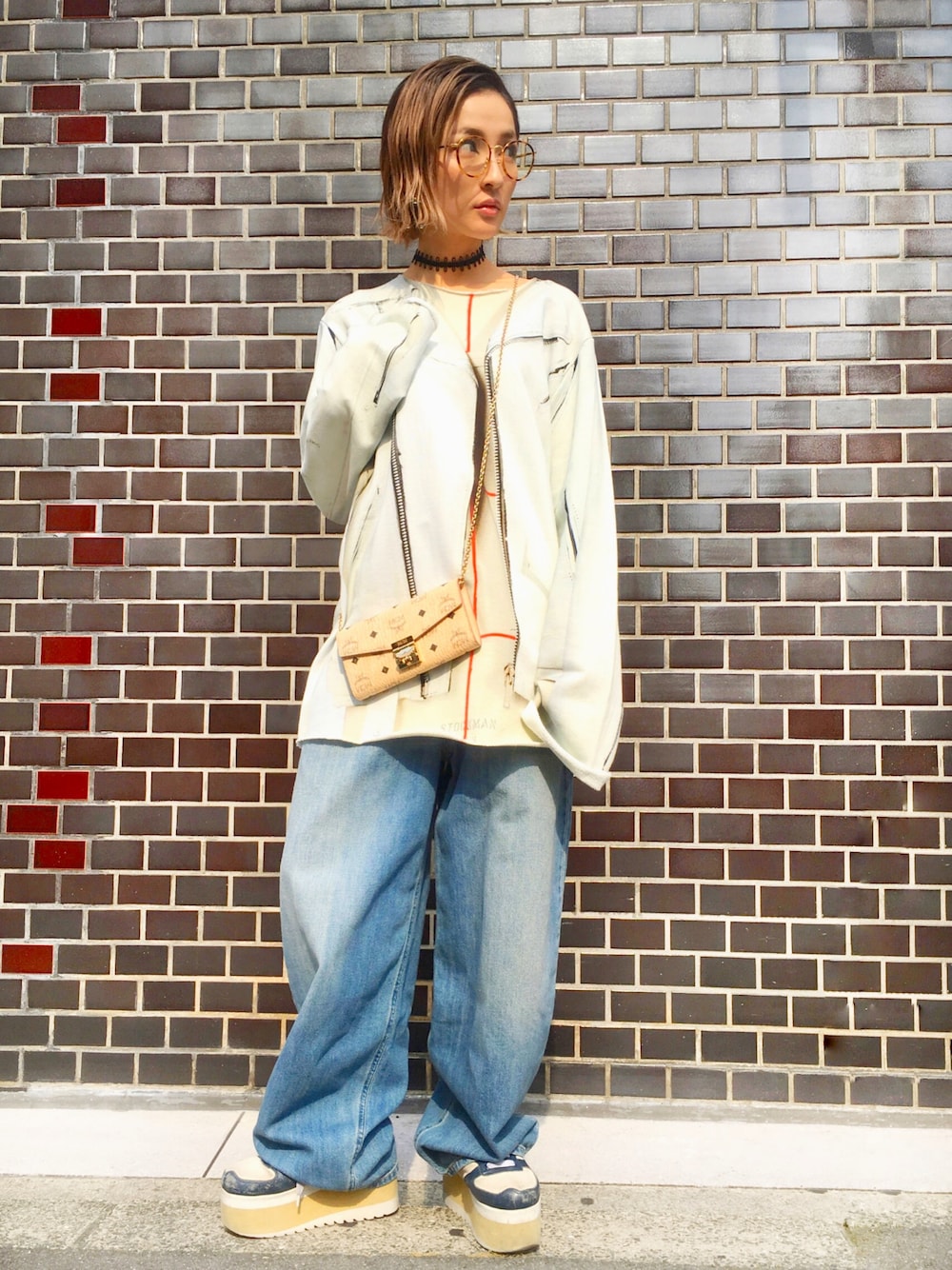 「シンプル、パンツスタイル、outfit、ワイドデニム、スウェット、MM6、LHP、LHP大阪、LHPWOMENS、A.D.S.R.」｜「A.D.S.R.のLHP/エルエイチピー/ADSR/エーディーエスアール/EVANS（サングラス、ブラウン系）」を使った、hanae maruiさん（レディース・155cm）の夏コーディネートの1枚目の写真