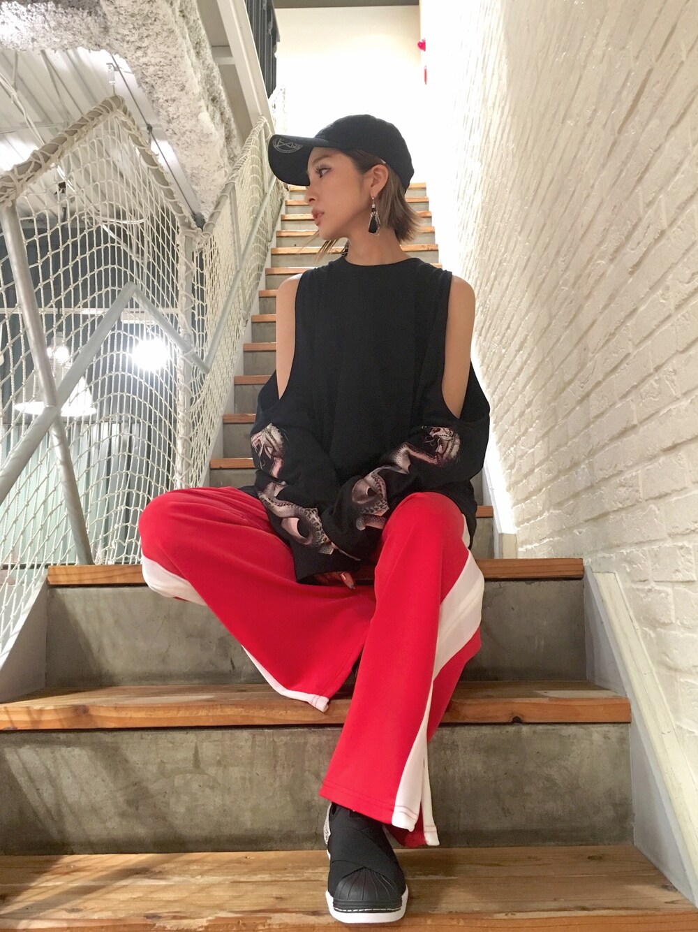 「summer、黒コーデ、ラインパンツ、misbhv、ジャージ、ストリート、LHP、LHP大阪、LHPWOMENS」｜「MISBHVのアイテム（トップス、ブラック系）」を使った、hanae maruiさん（レディース・155cm）の夏コーディネートの1枚目の写真