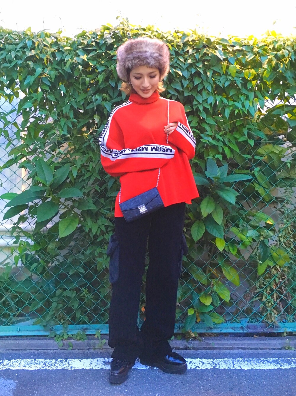 「秋のコーデ、ootd、タートルネック、赤、ニット、ファー小物、MSGM、LHP、LHP大阪、LHPWOMENS」｜「MSGMのアイテム（ニット/セーター、レッド系）」を使った、hanae maruiさん（レディース・155cm）の秋コーディネートの1枚目の写真