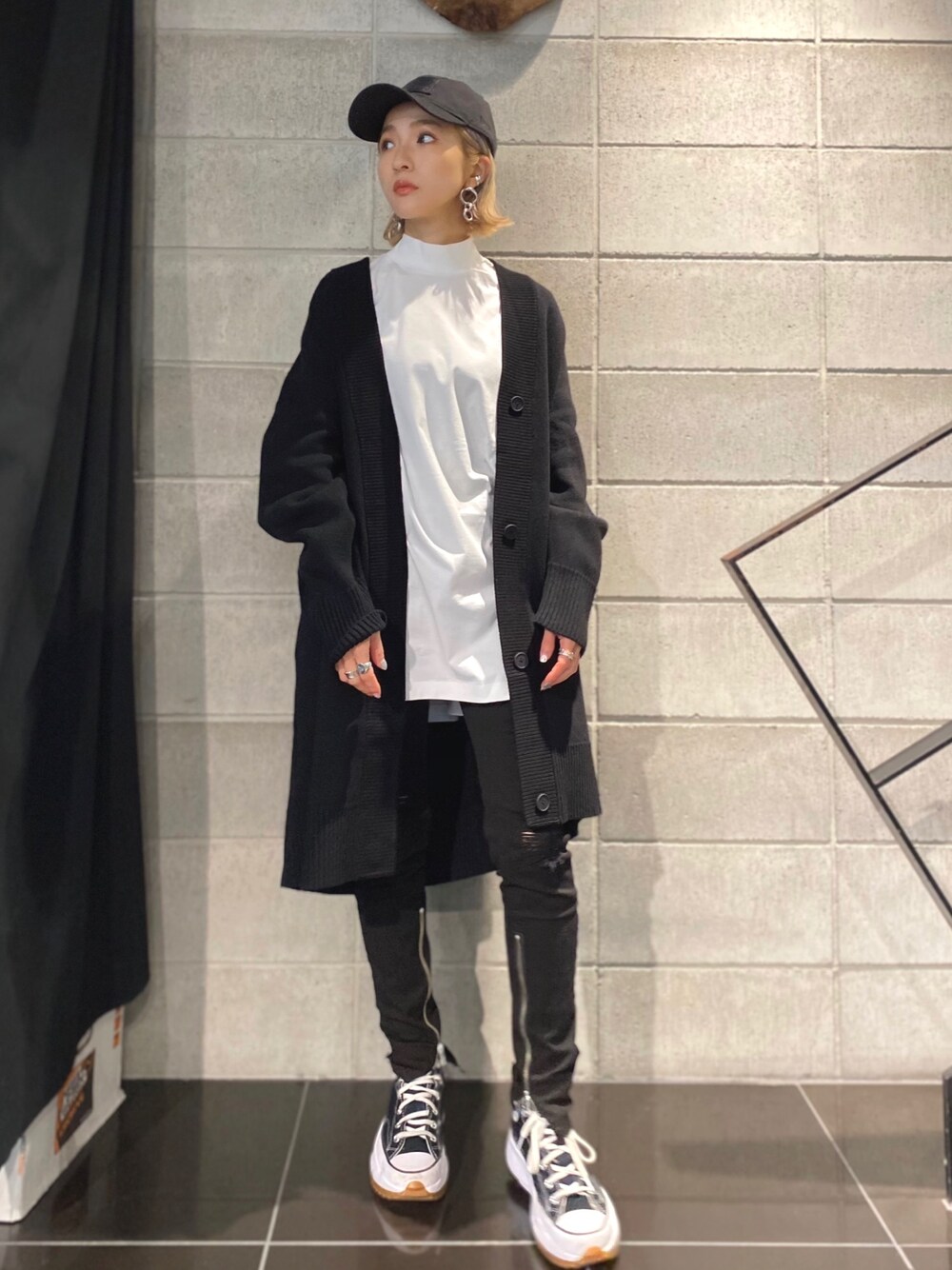 「秋のコーデ、カーディガン、Y-3、yohjiyamamoto、LHP、LHP名古屋、キャップ、スキニーデニム、秋コーデ、ハイネック」｜「Yohji Yamamotoのアイテム（キャップ、ブラック系）」を使った、hanae maruiさん（レディース・155cm）の秋コーディネートの1枚目の写真