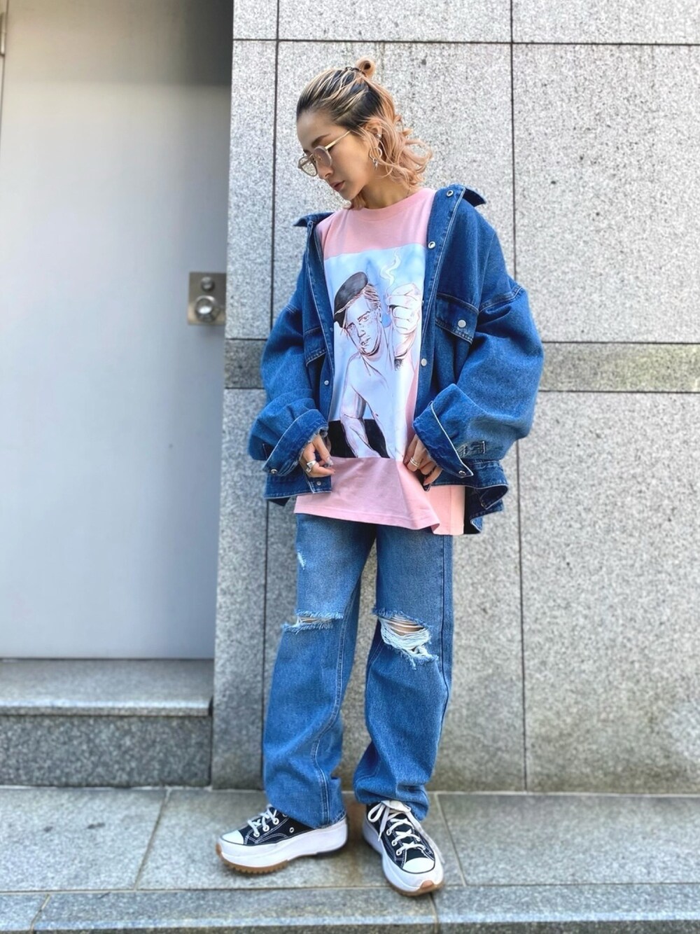 「春コーデ、デニム、デニムパンツ、ダメージデニムパンツ、ダメージデニム、セットアップ、春アウター、サングラス、スニーカー、LHP」｜「DANKE SCHONのDankeSchon/ダンケシェーン/DENIM COVER ALL（デニムジャケット、ブルー系）」を使った、hanae maruiさん（レディース・155cm）の春コーディネートの1枚目の写真