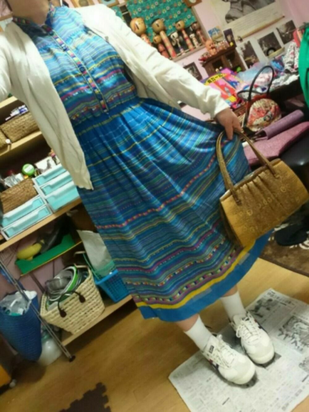 「低身長、マルチボーダー、オニツカタイガー、古着好き、古着ワンピ」｜「Onitsuka Tigerの16200円 オニツカ（スニーカー、ホワイト系）」を使った、じんじんさん（レディース・148cm）の春コーディネートの1枚目の写真