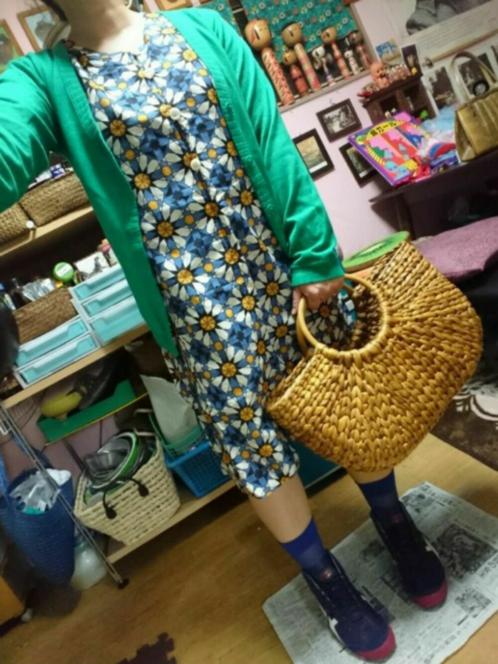 「低身長、花柄、レトロ、オニツカタイガー、古着好き、古着ワンピ」｜「iiMKの200円 ブックオフプラス（カーディガン/ボレロ、グリーン系）」を使った、じんじんさん（レディース・148cm）の春コーディネートの1枚目の写真