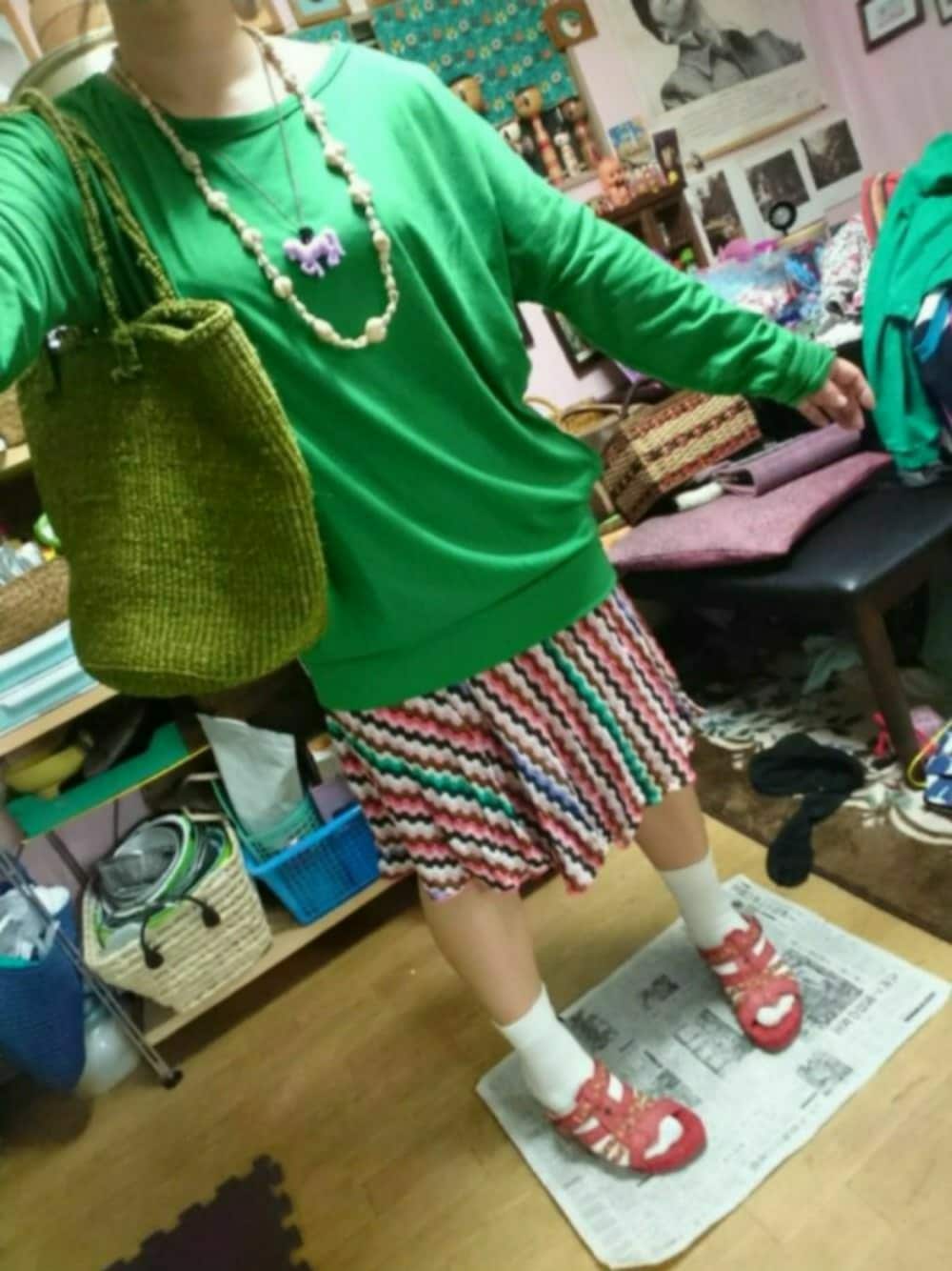 「低身長、サンダル靴下、古着好き、なみなみストライプ」｜「古着の200円 ブックオフプラス（Tシャツ/カットソー、グリーン系）」を使った、じんじんさん（レディース・148cm）の春コーディネートの1枚目の写真