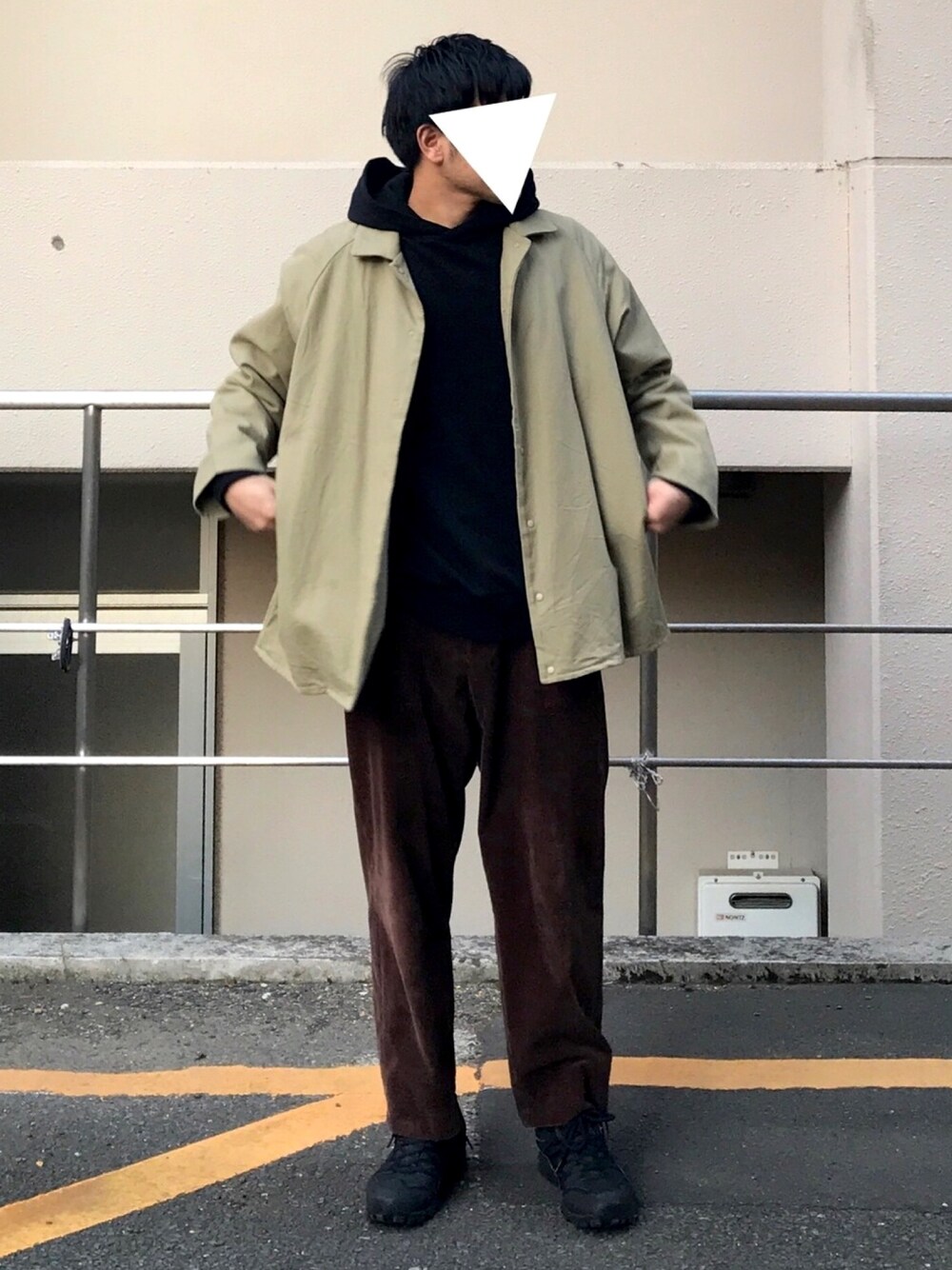 「お洒落さんとつながりたい、YAECA、inov8、Steven Alan、nest robe、黒、コーデュロイ、休日スタイル、スニーカー、大人カジュアル」｜「YAECAのアイテム（ジャケット/アウター、ベージュ系）」を使った、mimiger7575さん（メンズ・177cm）の冬コーディネートの1枚目の写真