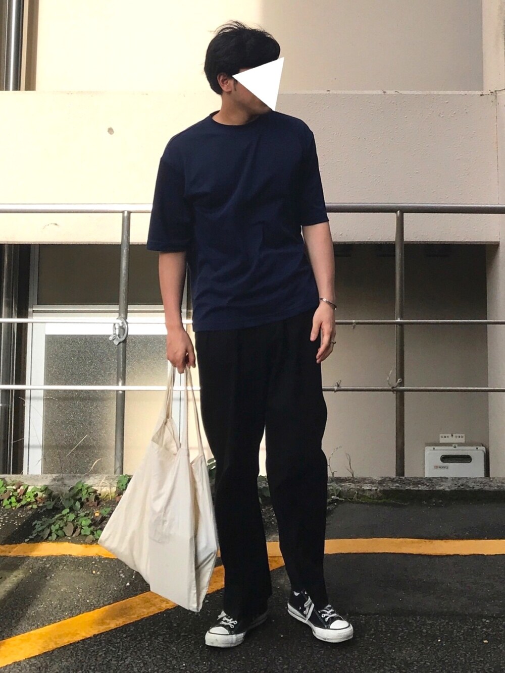 「UNIQLO U、ユニクロコーデ、お洒落さんとつながりたい、スニーカー、大人カジュアル、neat、converse、ゆるコーデ、リラックススタイル、ワイドパンツ」｜「UNIQLOのアイテム（トップス、ブルー系）」を使った、mimiger7575さん（メンズ・177cm）の夏コーディネートの1枚目の写真