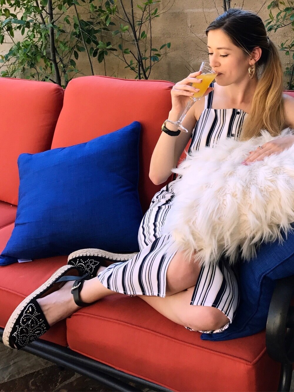 「ootd、outfit、spring、espadrilles、stripes、hoops、2017、ESPADRILLE」｜「Nordstromのアイテム（イヤリング、ゴールド系）」を使った、Alex Rossmanさん（レディース・175cm）の春コーディネートの1枚目の写真