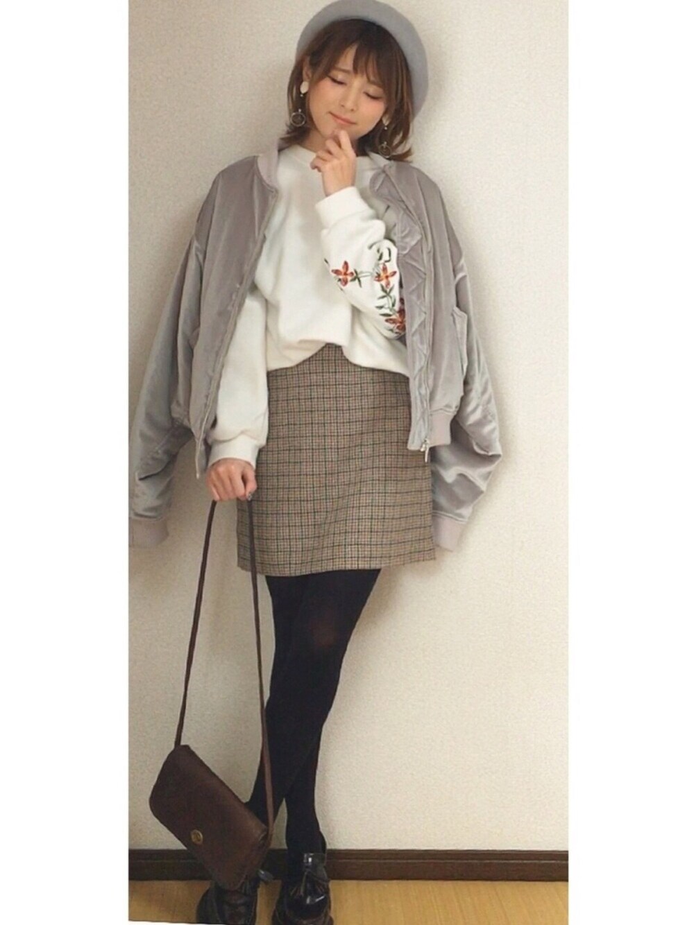 「シンプル、オトナカジュアル、低身長、ローファー、ベレー帽、ガーリー、刺繍、ootd、冬コーデ」｜「EMODAのバルキーベロア ブルゾン（ブルゾン、グレー系）」を使った、yunさん（レディース・153cm）の冬コーディネートの1枚目の写真