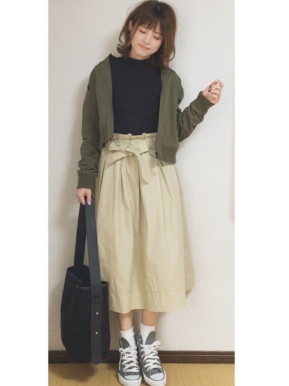 「オトナカジュアル、春、casual、ママコーデ、トートバッグ、UNIQLO、ユニクロ、プチプラ、コンバース、ゆるコーデ」｜「UNIQLOのアイテム（ブルゾン、グリーン系）」を使った、yunさん（レディース・153cm）の冬コーディネートの1枚目の写真