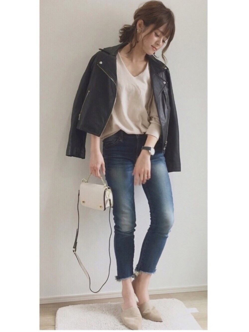 「カジュアル、はるコーデ、オトナカジュアル、ootd、spring、outfit、デニム、シンプル、バブーシュ、ライダースジャケット」｜「HAREのラムレザーＷライダース(HARE)（ライダースジャケット、ブラック系）」を使った、yunさん（レディース・153cm）の春コーディネートの1枚目の写真