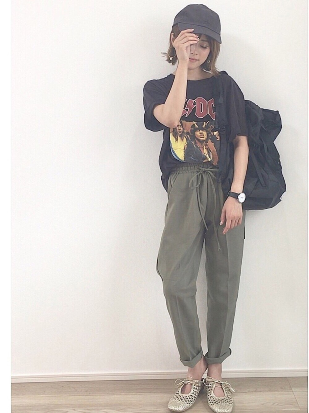 「メンズライク、ビッグT、リネン、キャップ、バックパック、ZARA、カジュアルコーデ、大人カジュアル、ブラック、ロックT」｜「SENSE OF PLACE by URBAN RESEARCHのAC/DC コラボTシャツ(半袖)（Tシャツ/カットソー、ブラック系）」を使った、yunさん（レディース・153cm）の夏コーディネートの1枚目の写真