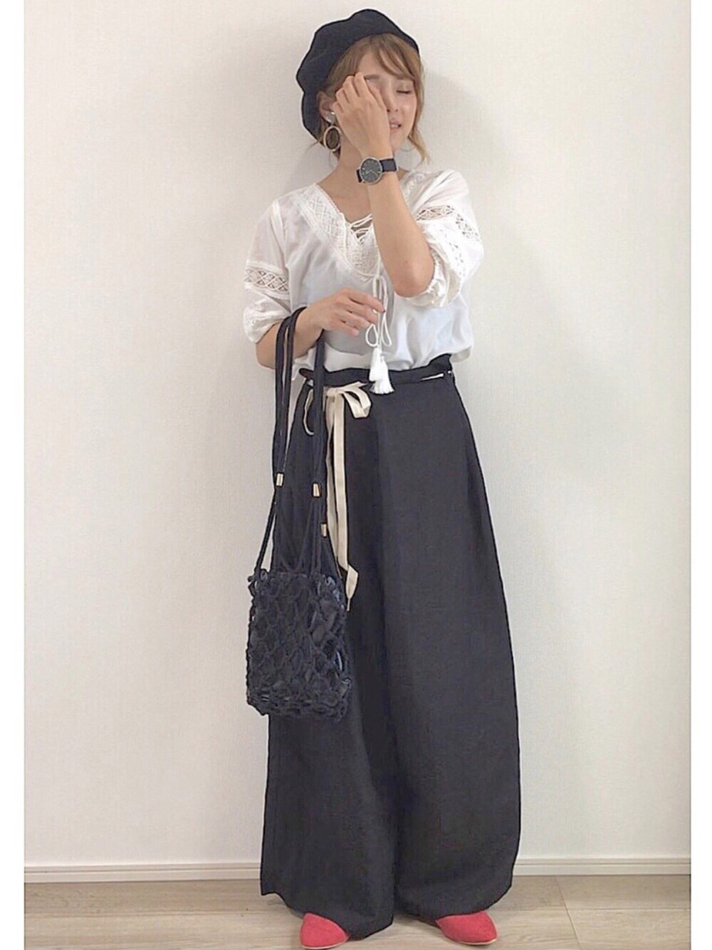 「モノトーン、GRL、プチプラ、ワイドパンツ、秋のコーデ、バブーシュ、おしゃれさんと繋がりたい、ゆるコーデ、ラフ、シンプル」｜「URBAN RESEARCH Sonny LabelのSonny Label サマーコーデユロイベレー帽（ハンチング/ベレー帽、ブラック系）」を使った、yunさん（レディース・153cm）の夏コーディネートの1枚目の写真