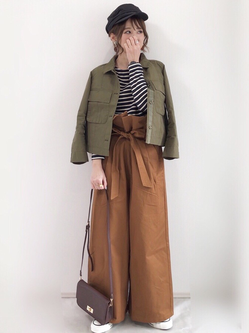 「カジュアルコーデ、ワイドパンツ、休日スタイル、ootd、ボーダー、カーキ、コンバース、キャスケット、GRL、スニーカー」｜「AZUL ENCANTOの2018SS新作【襟取外し可能】【洗濯機で洗える】【消臭効果】ワークショートブルゾン（ブルゾン、グリーン系）」を使った、yunさん（レディース・153cm）の春コーディネートの1枚目の写真
