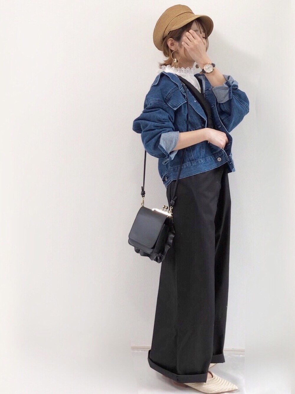 「Fossil、SENSEOFPLACE、マリンキャップ、GU、ロンパース、ZARA、カジュアルコーデ、プチプラコーデ、サロペット、レーストップス」｜「SENSE OF PLACE by URBAN RESEARCHのバックシャンGジャン（デニムジャケット、ブルー系）」を使った、yunさん（レディース・153cm）の春コーディネートの1枚目の写真
