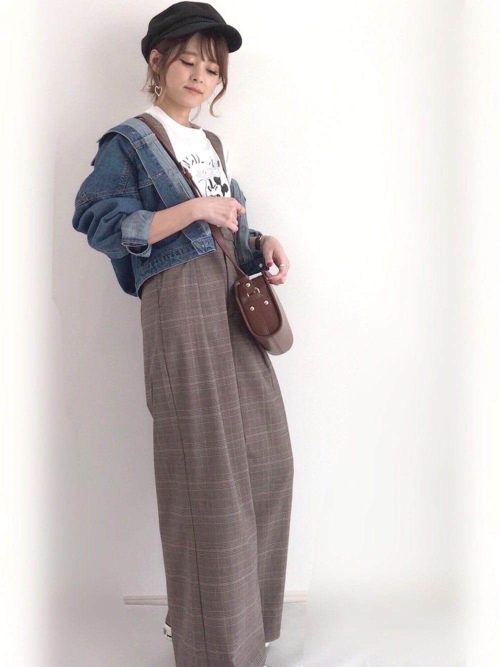 「休日スタイル、ゆるコーデ、Gジャン、コンバース、スニーカーコーデ、GU、チェック、ハイウエスト、GRL、スニーカー」｜「GRLのゆるデニムGジャン（デニムジャケット、ブルー系）」を使った、yunさん（レディース・153cm）の春コーディネートの1枚目の写真