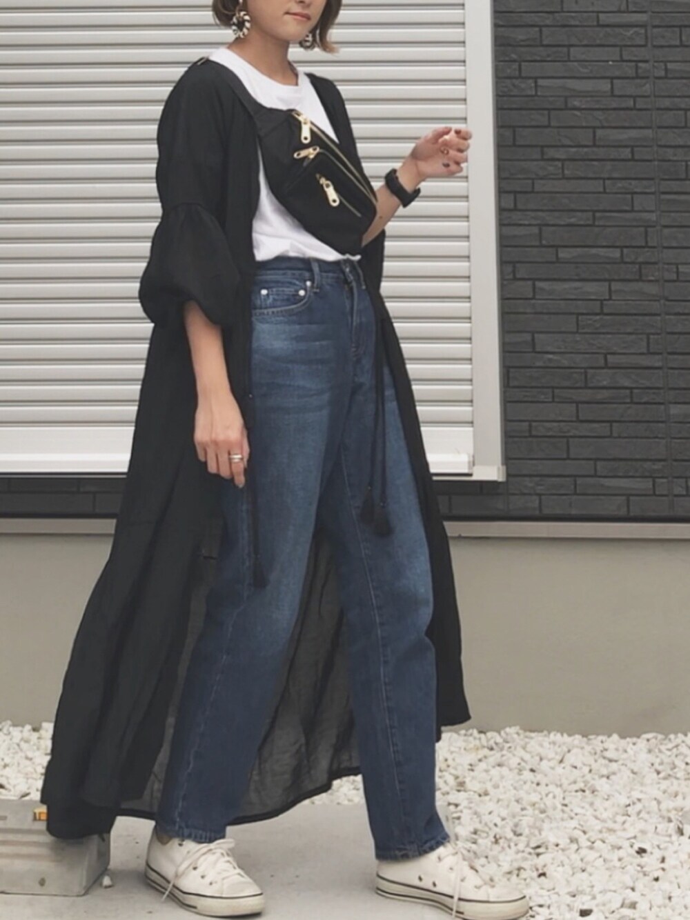 「dholic、ガウンコート、zozoデニム、オトナ女子、秋服準備はじめました、コンバース、ウエストポーチ」｜「ZOZOのストレートデニムパンツ（パターンオーダー）／インディゴブルー［WOMEN］（デニムパンツ、ブルー系）」を使った、yunさん（レディース・153cm）の秋コーディネートの1枚目の写真