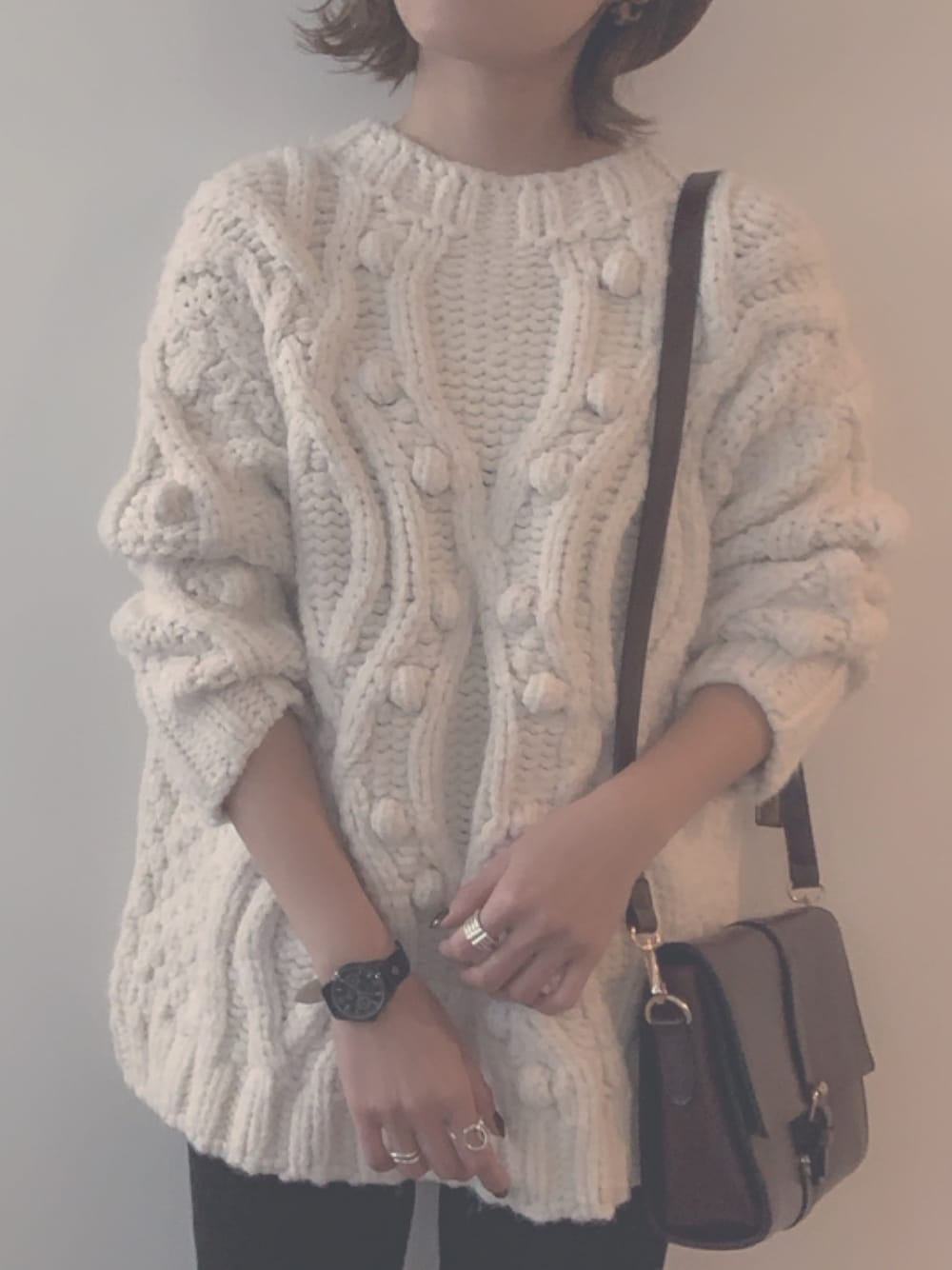 「カジュアル、秋コーデ、ZARA、ニット、ケーブルニット、GRL、プチプラコーデ、ざっくりニット、白ニット、ベレー帽」｜「GRLのボストンショルダーバッグ（ショルダーバッグ、ブラウン系）」を使った、yunさん（レディース・153cm）の秋コーディネートの1枚目の写真