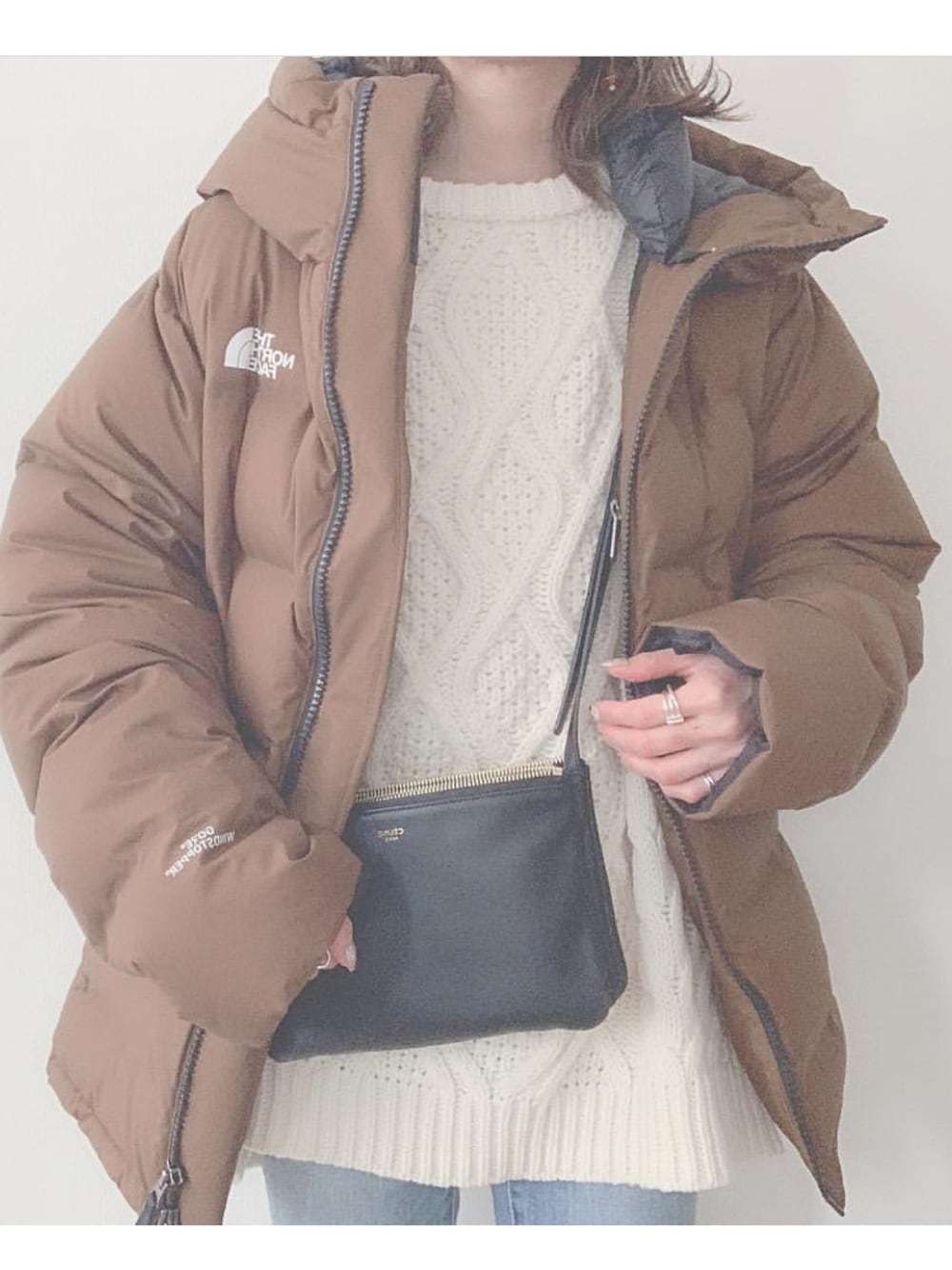 「ダウンジャケット、レイヤードstyle、ノースフェイス、オトナカジュアル、パンツスタイル、zozoデニム、CELINE、デニム、GRL、ビッグシルエット」｜「GRLのケーブル編みニットトップス（ニット/セーター、ホワイト系）」を使った、yunさん（レディース・153cm）の冬コーディネートの1枚目の写真
