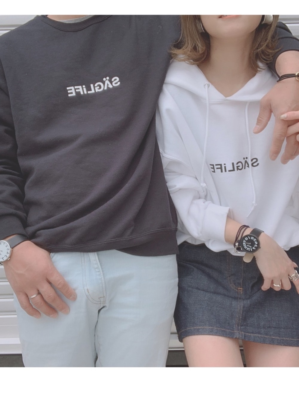 「パステル映える春、サグライフ、カジュアルコーデ、APC、シンプルコーデ、パーカー、スウェット、デニム、ootd、ビッグシルエット」｜「SAGLiFEのロゴプリントスウェットクルーネック（スウェット、ブラック系）」を使った、yunさん（レディース・153cm）の春コーディネートの1枚目の写真