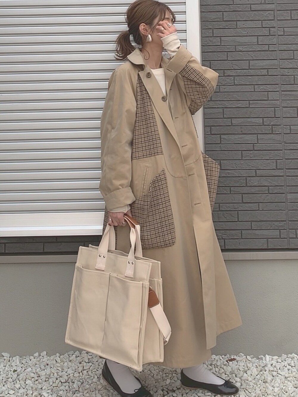 「休日スタイル、ROKU、dholic、porselli、春コーデ、ベージュ、低身長、バレエシューズ、今日のコーデ、シンプルコーデ」｜「6の＜6(ROKU)＞BACK STITCH PULLOVER/プルオーバー（Tシャツ/カットソー、ホワイト系）」を使った、yunさん（レディース・153cm）の春コーディネートの1枚目の写真
