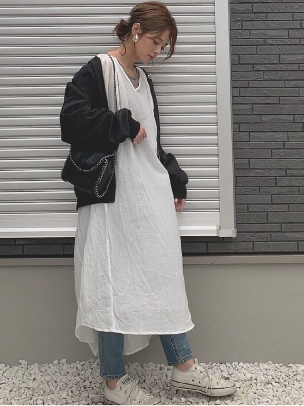 「平成最後のWEARISTAセンバツ、コンバース、GRL、シンプル、ブルゾン、カジュアルコーデ、今日のコーデ、スニーカーコーデ、大人ガーリー、はるコーデ」｜「GRLのチェーンフラップショルダーバッグ（ショルダーバッグ、ブラック系）」を使った、yunさん（レディース・153cm）の春コーディネートの1枚目の写真