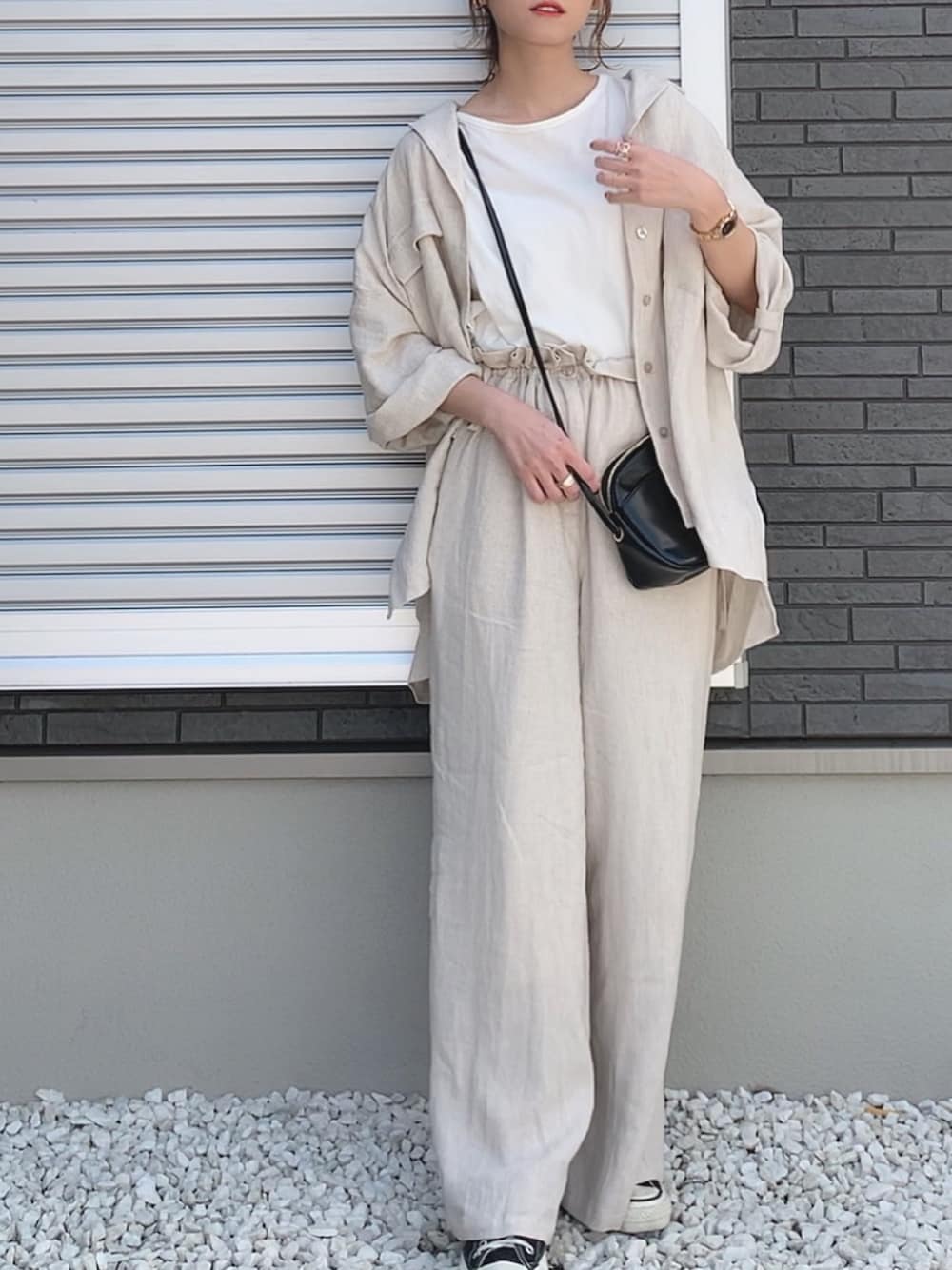 「おうちファッション、GRL、春、楽チンコーデ、セットアップ、リネンシャツ、オトナカジュアル、プチプラコーデ、ベージュコーデ」｜「COTORICAのリネンタッチオーバーシャツ（シャツ/ブラウス、ベージュ系）」を使った、yunさん（レディース・153cm）の春コーディネートの1枚目の写真