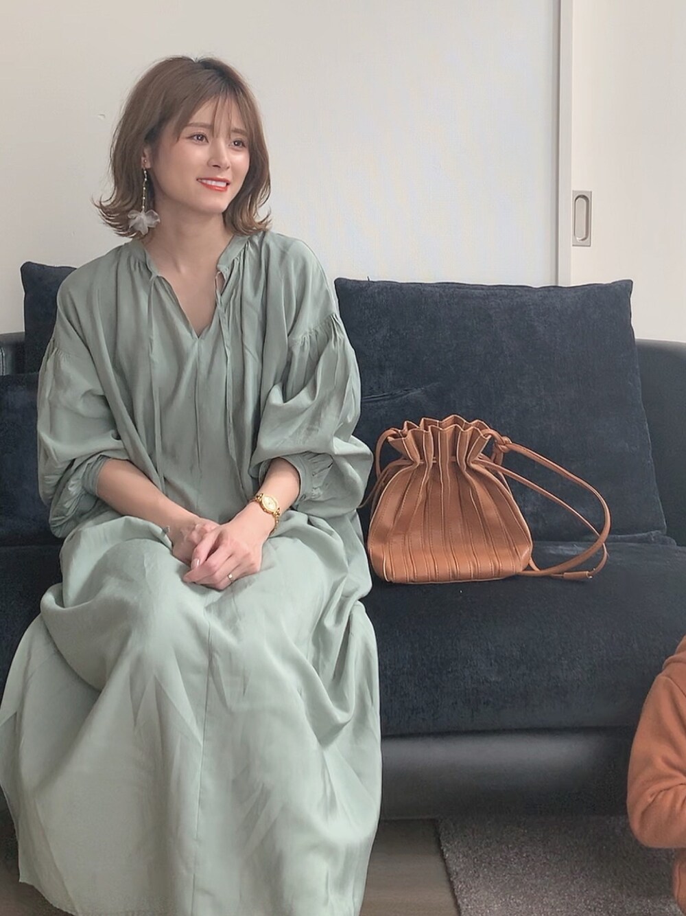 「おうちファッション、ワンピース、くすみグリーン、GU、春、楽チンコーデ、プチプラコーデ」｜「LOWRYS FARMのカフタンワンピース　870306（ワンピース、グリーン系）」を使った、yunさん（レディース・153cm）の春コーディネートの1枚目の写真