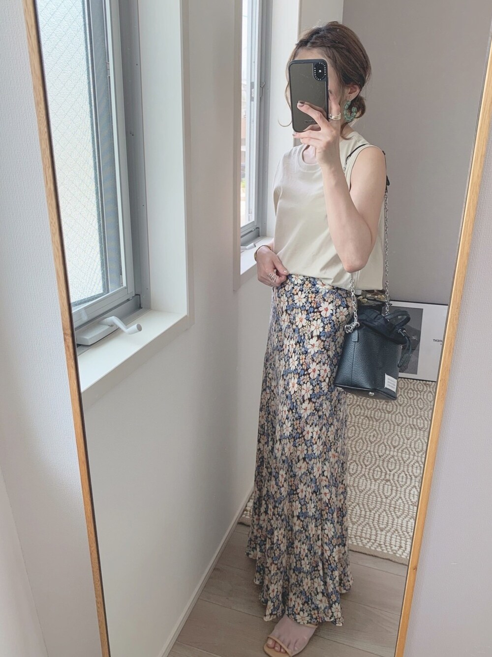 「大人カジュアル、シンプルコーデ、花柄、ZARA、プチプラコーデ、GRL、シースルー」｜「ZARAのアイテム（スカート、ブルー系）」を使った、yunさん（レディース・153cm）の夏コーディネートの1枚目の写真