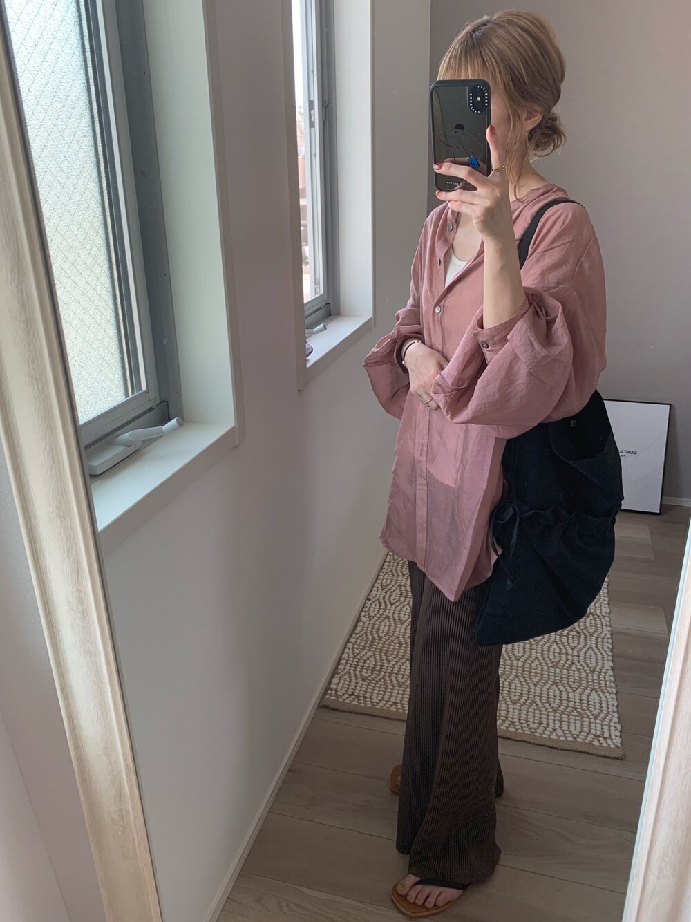 「シンプルコーデ、シアーシャツ、バルーンスリーブ、休日スタイル、GRL、楽チンコーデ、プリーツパンツ、ゆるコーデ、オーバーサイズ」｜「Aunt Marie'sのAUNT MARIE'S バルーンスリーブシアーシャツ（シャツ/ブラウス、ブラウン系）」を使った、yunさん（レディース・153cm）の夏コーディネートの1枚目の写真