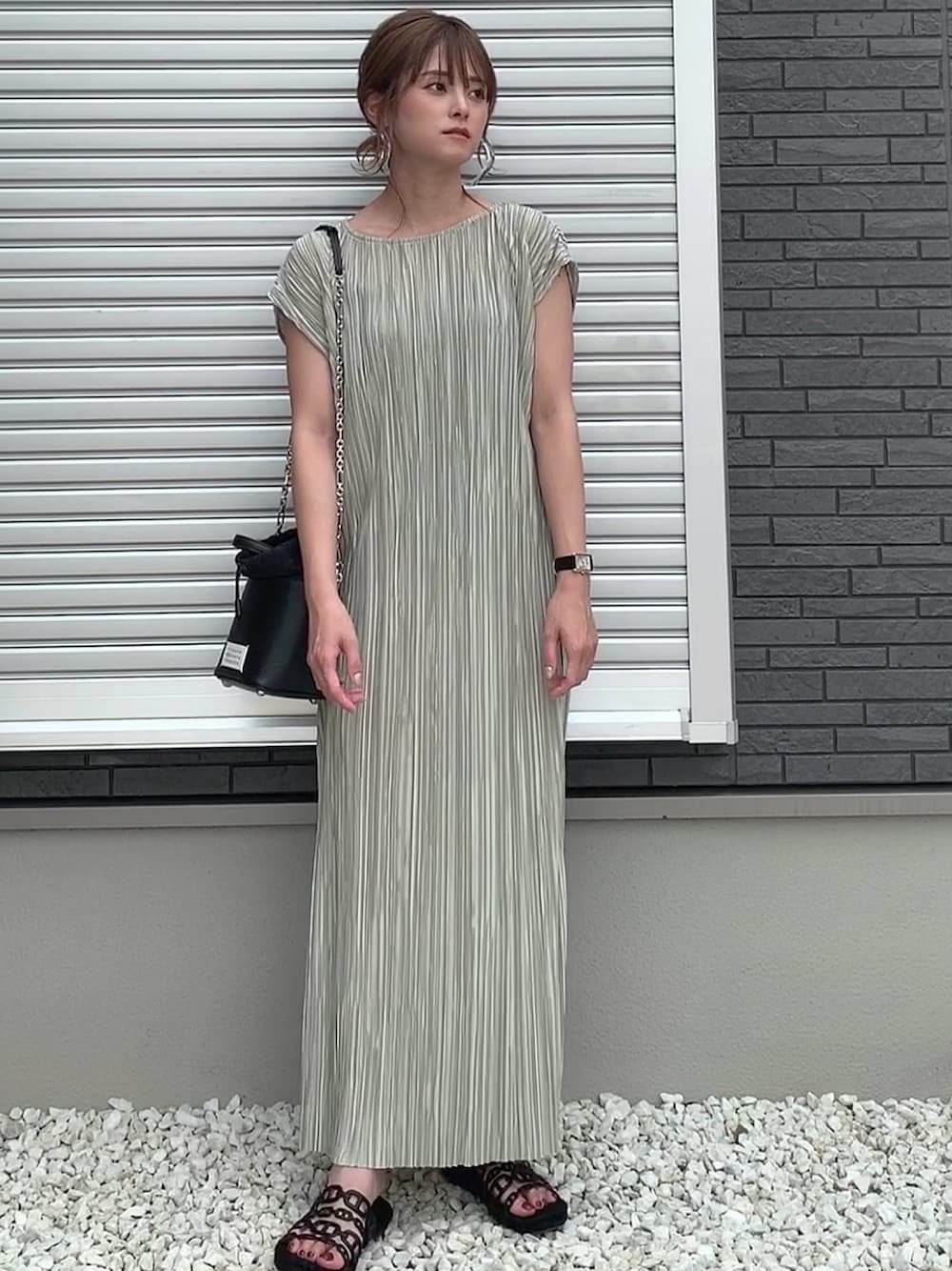 「オトナカジュアル、今日のコーデ、ワンピース、プリーツワンピース、アクテ、GRL」｜「AKTEのマイクロプリーツワンピース（ワンピース、グリーン系）」を使った、yunさん（レディース・153cm）の夏コーディネートの1枚目の写真