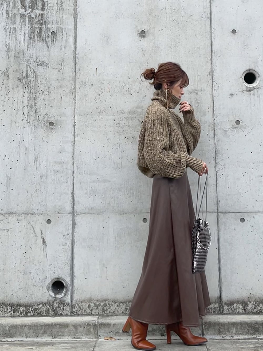 「秋コーデ、UNIQLO、GRL、ロングブーツ、タートルネック、休日コーデ、オトナカジュアル、ニットコーデ、ブラウン、タートルネックニット」｜「UNIQLOのアイテム（トップス、ベージュ系）」を使った、yunさん（レディース・153cm）の秋コーディネートの1枚目の写真