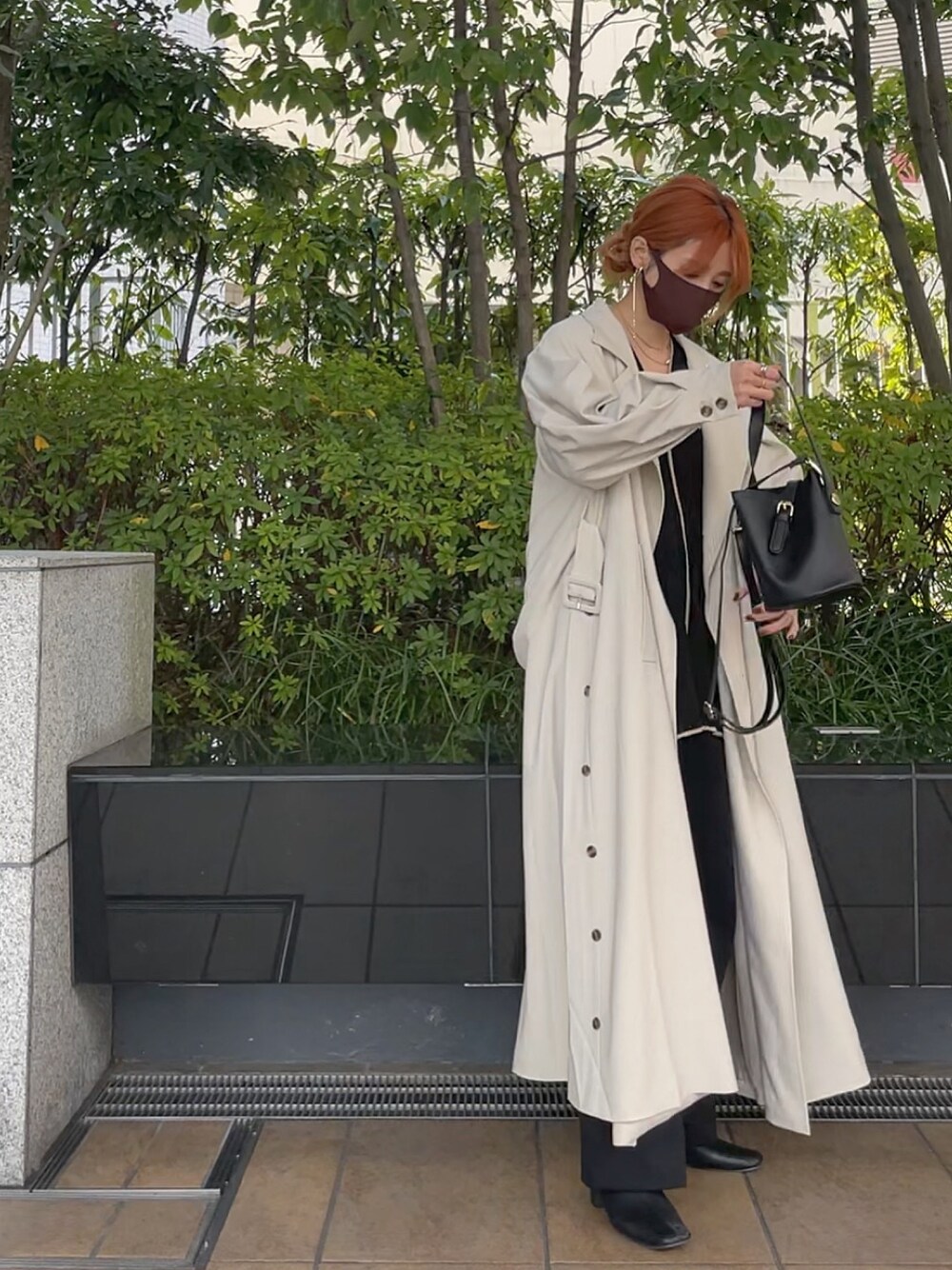 「オトナカジュアル、トレンチコート、kicuri、カジュアルコーデ、春コーデ、プチプラ、パンツコーデ」｜「kicuriの【低身長向けXSサイズ有】サイドボタンドレープトレンチコート（トレンチコート、ベージュ系）」を使った、yunさん（レディース・153cm）の冬コーディネートの1枚目の写真