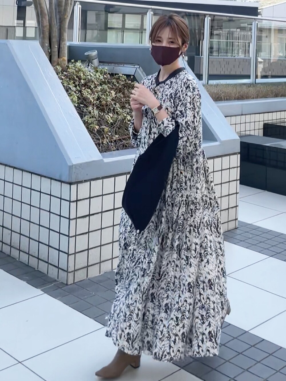 「春めきシューズ、GRL、ティアードワンピース、カプリシューレマージュ、休日スタイル、オトナカジュアル、オトナ女子」｜「CAPRICIEUX LE'MAGEのアシメティアードワンピース（シャツワンピース、ホワイト系）」を使った、yunさん（レディース・153cm）の春コーディネートの1枚目の写真