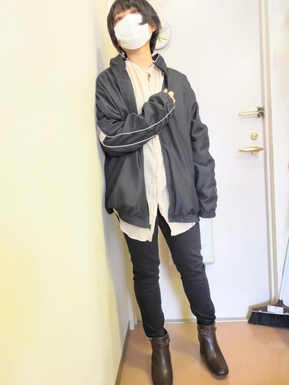 「Heather、へザー、Realta、レアルタ、ショートブーツ、athletic、アスレチック、オーバーサイズ、シャツスタイル、ショートヘア」｜「Heatherのカタスケチュニックブラウス　852021（シャツ/ブラウス、ベージュ系）」を使った、okamotoさん（レディース・156cm）の春コーディネートの1枚目の写真