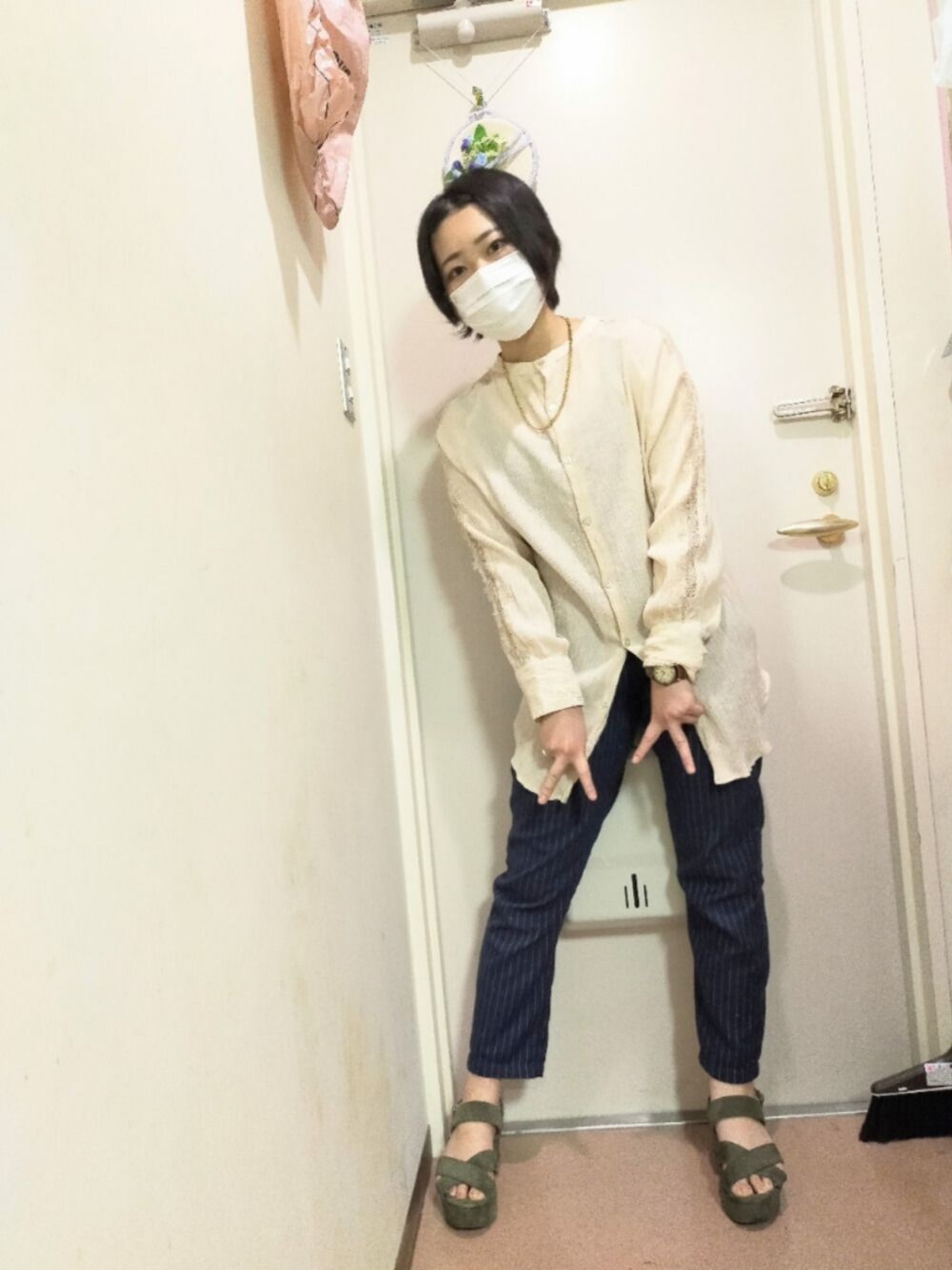 「ALWAYS GOOD TIME、ゴールドネックレス、チェーンネックレス、ゴールドチェーン、Heather、へザー、しまむら、ストライプパンツ、C.ali、ショートヘア」｜「しまむらのアイテム（パンツ、ブルー系）」を使った、okamotoさん（レディース・156cm）の春コーディネートの1枚目の写真