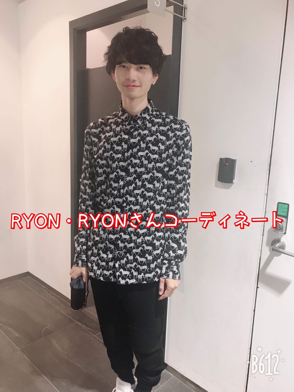 ブラック系のその他パンツを着用したメンズの秋コーディネートの1枚目の写真