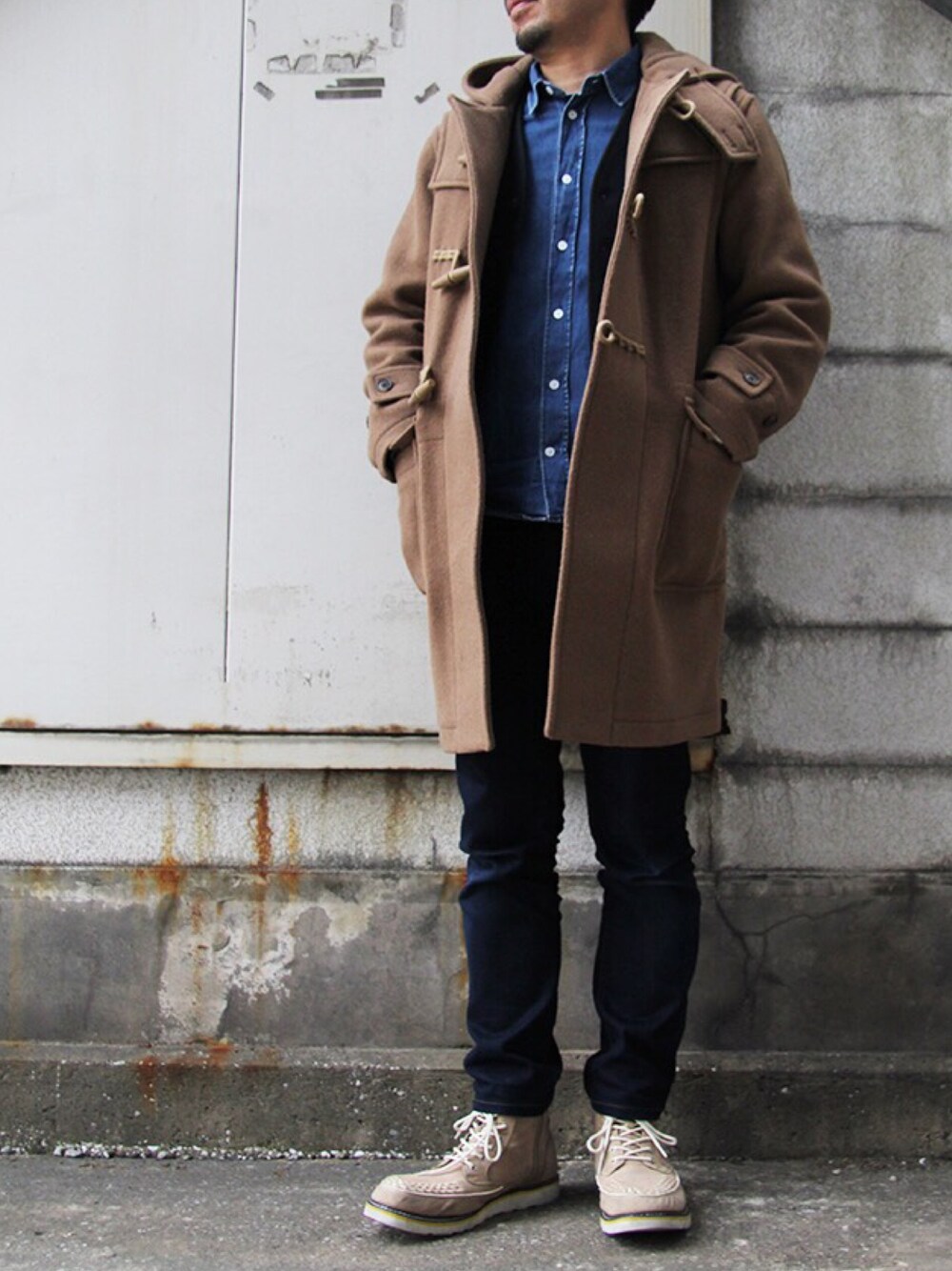 「オトナカジュアル、おしゃれさんと繋がりたい、秋冬、スキニー、スキニーデニム、ダッフルコート、無地党」｜「UNIQLOのアイテム（ダッフルコート、ベージュ系）」を使った、セラさん（メンズ・173cm）の冬コーディネートの1枚目の写真