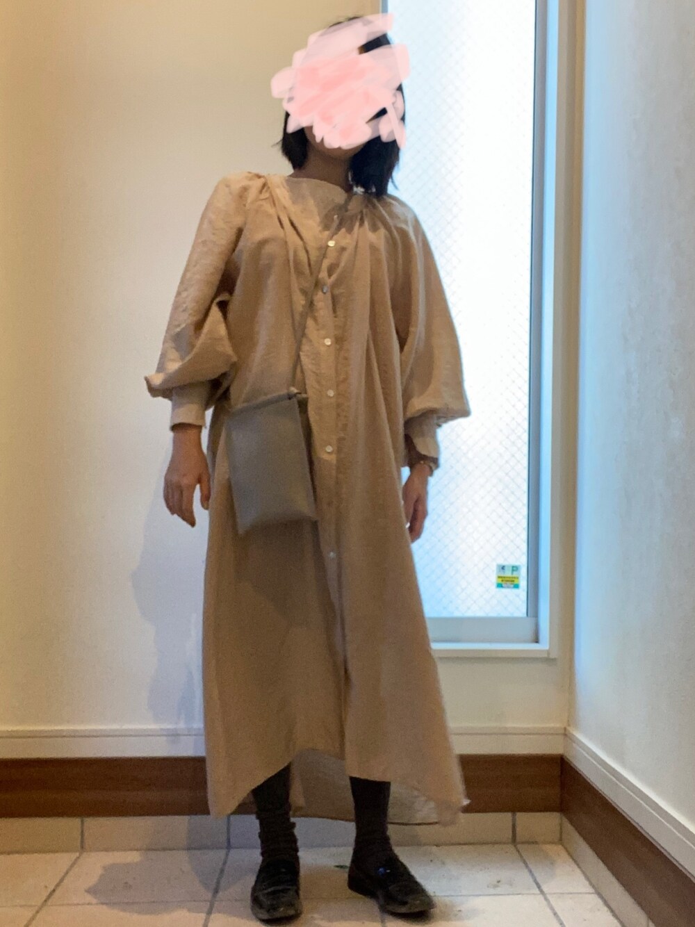 「マタニティ、妊娠6ヶ月、幼稚園、ママコーデ、公園、ZARA」｜「ZARAのアイテム（シャツワンピース、ベージュ系）」を使った、kikoさん（レディース・154cm）の秋コーディネートの1枚目の写真